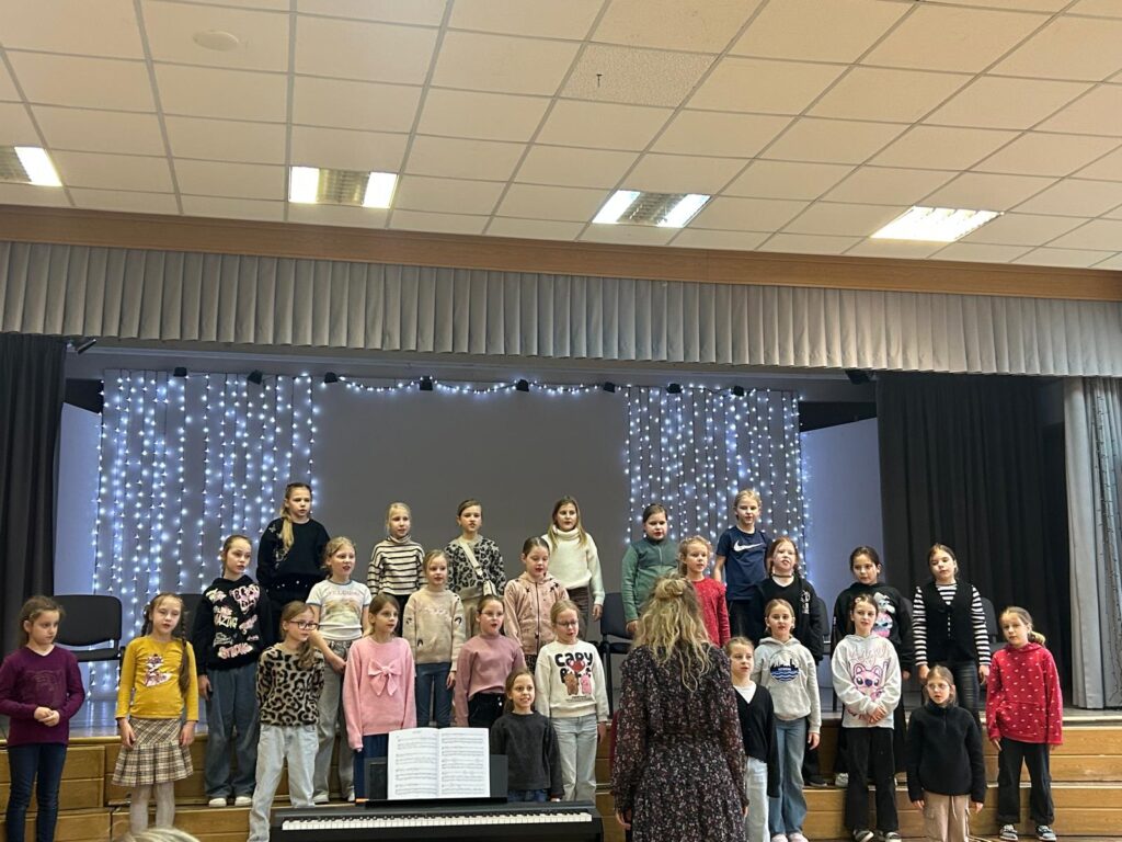 Aizvadīts praktiskais seminārs – meistarklase sākumskolas koru kolektīvu vadītājiem un pedagogiem