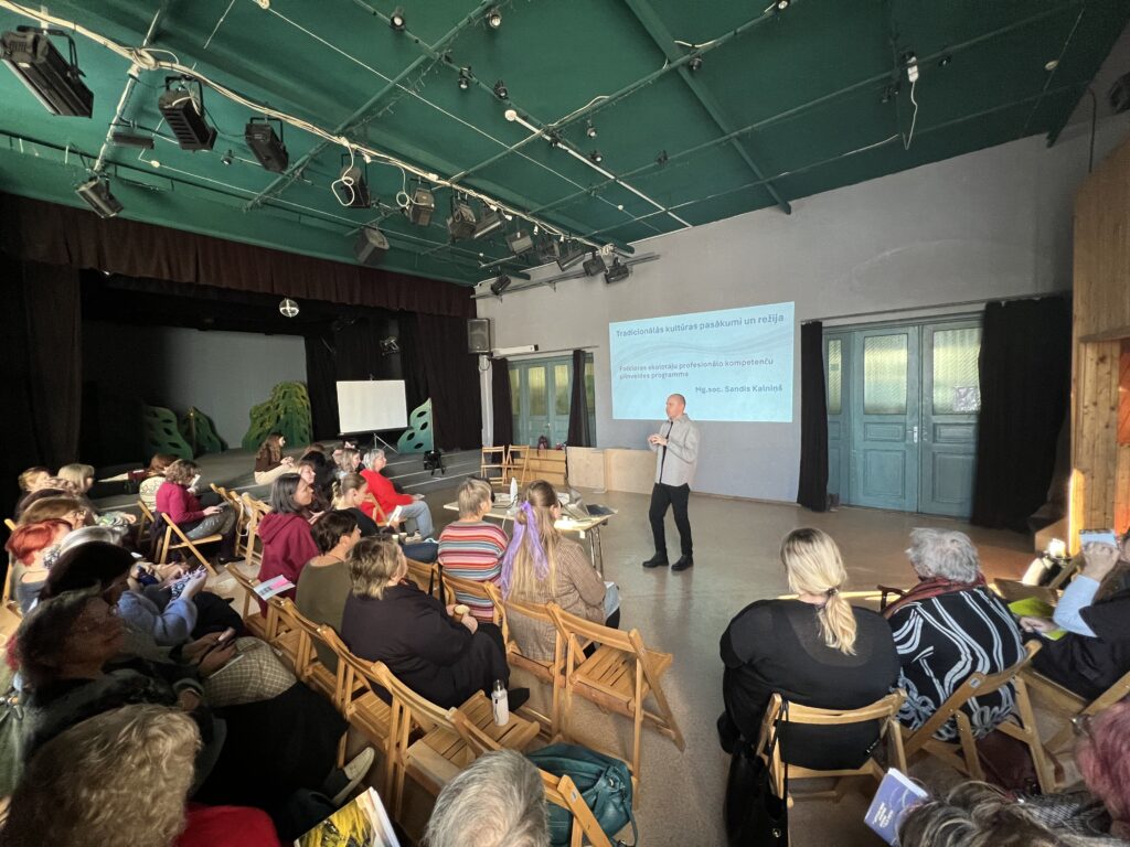 Norisinājās Folkloras skolotāju profesionālās pilnveides kursi