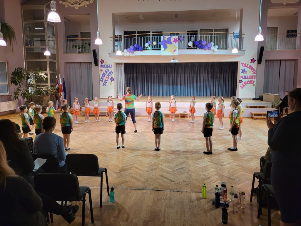 Aizvadīta meistarklase “Latviešu tautas dejas treniņstunda 6–7 gadus veciem bērniem ar ritmikas elementiem un dziesmām”