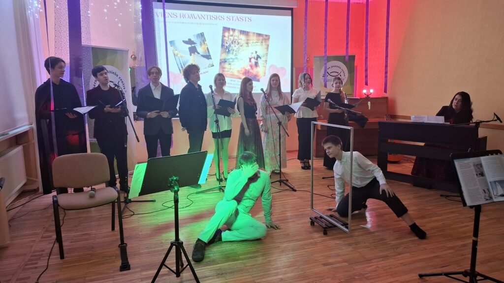 Muzikāls uzvedums “Viens romantisks stāsts”