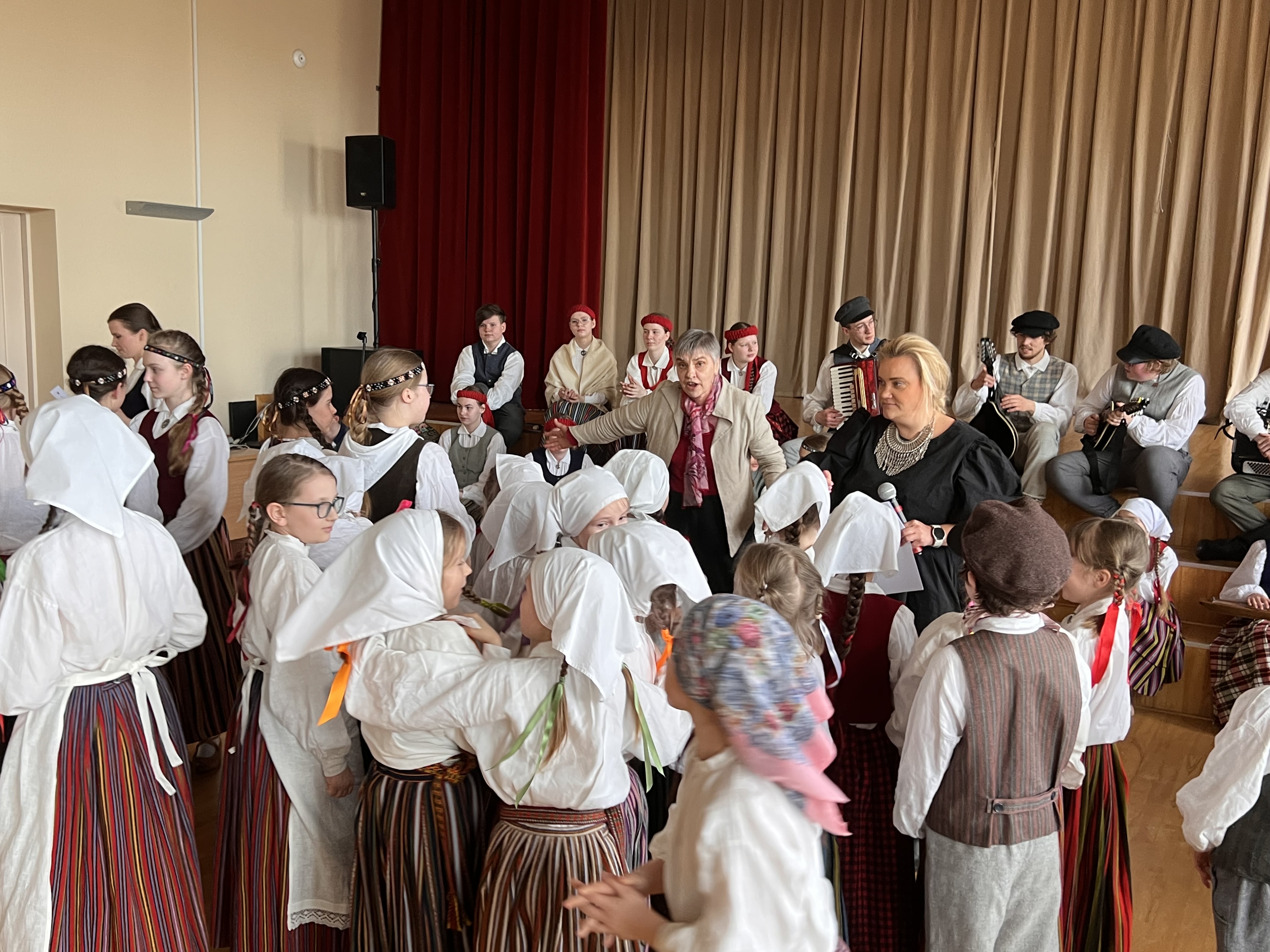 Izskanējis folkloras kopu reģionālais sarīkojums