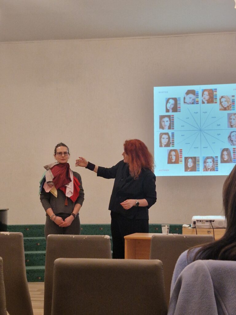 Krāsaini ir noslēgusies programma “Skatuves tēls – tā izkopšana un kolektīva koptēla veidošana”