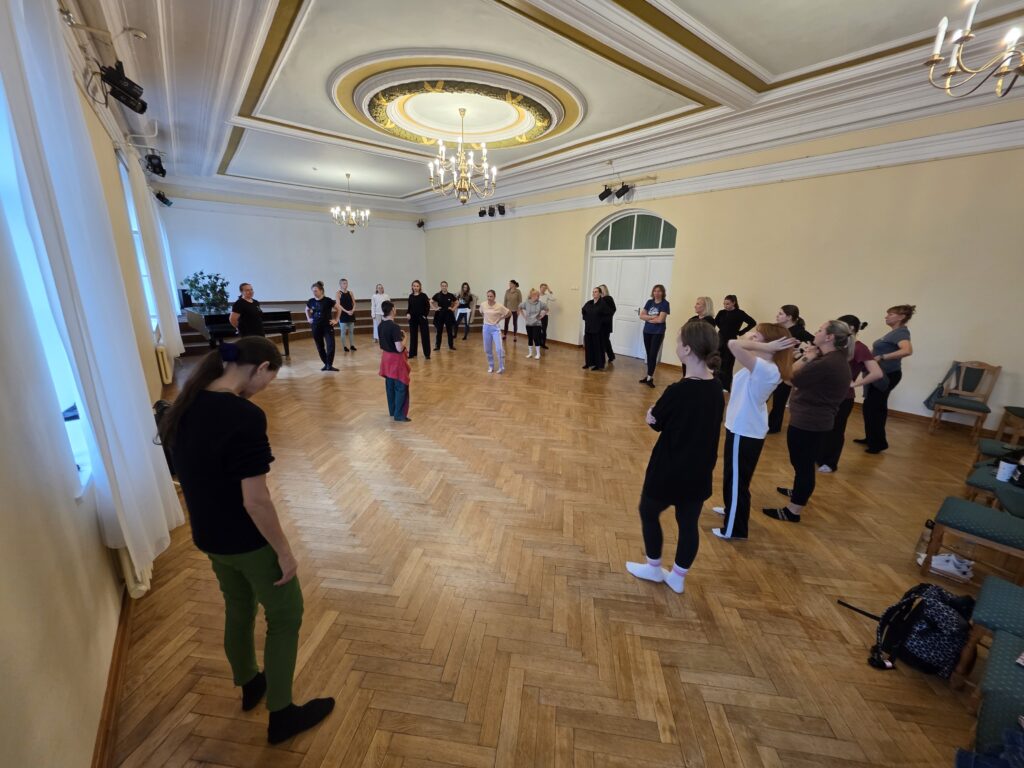 Aizvadīts mūsdienu un citu deju žanru kolektīvu pedagogu informatīvais seminārs