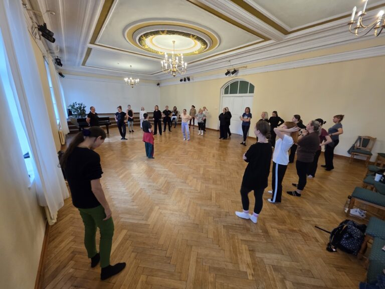 Aizvadīts mūsdienu un citu deju žanru kolektīvu pedagogu informatīvais seminārs