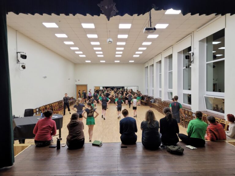 Aizvadīta meistarklase “Dažādas treniņmetodes un iesildīšanās vingrinājumi skatuviskās tautas dejas kolektīvos”