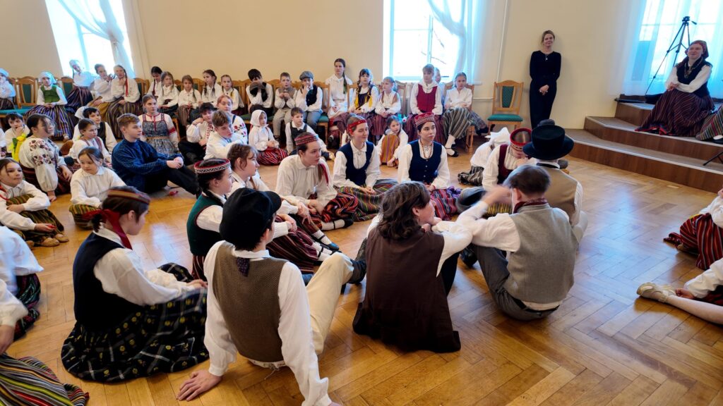 Rīgas bērnu un jauniešu folkloras kopu reģionālais sarīkojums  “Visas upes tek uz jūru”