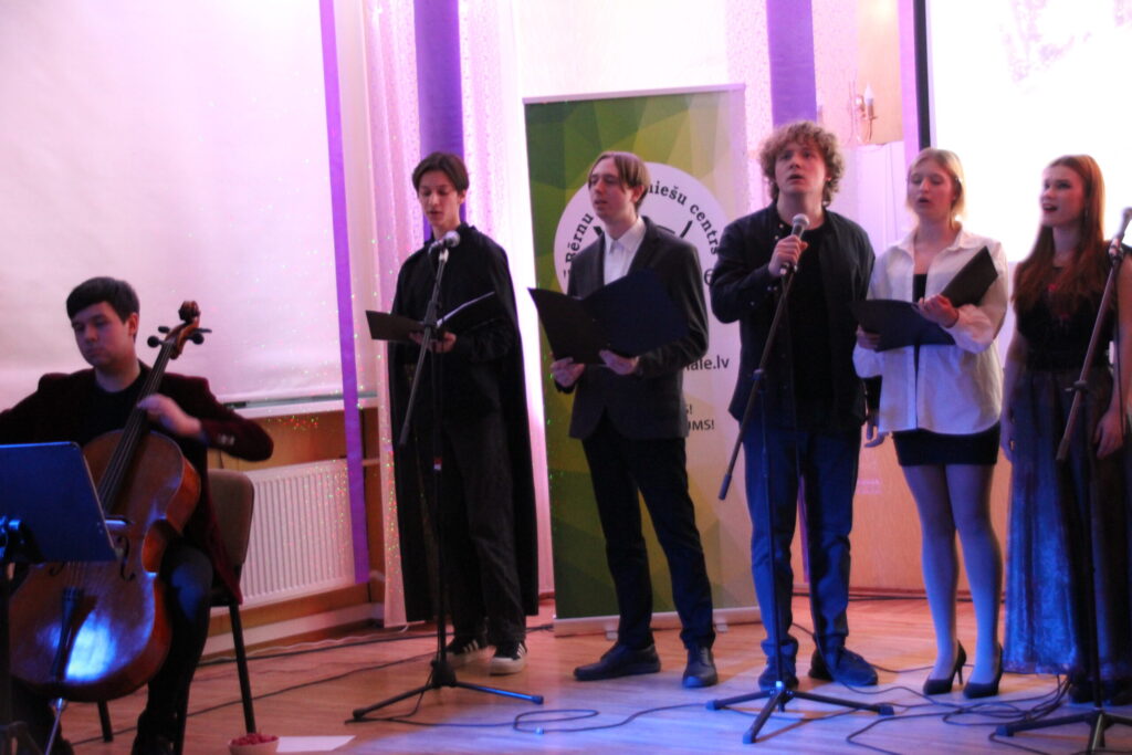 Muzikāls uzvedums “Viens romantisks stāsts”