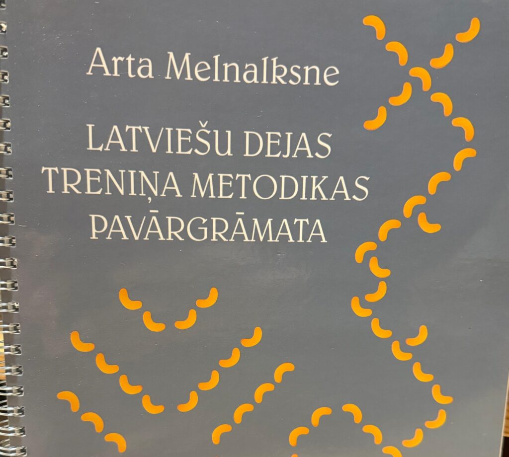 Latviešu dejas treniņa metodikas pavārgrāmata