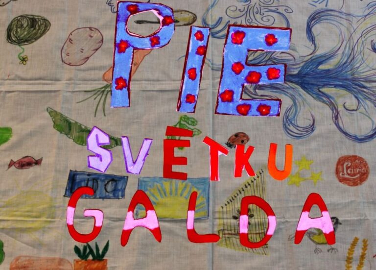 Noskaties īsfilmu “Pie svētku galda”
