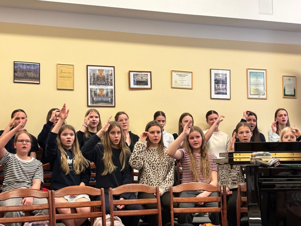 Norisinājās profesionālās kompetences pilnveides meistarklase kora pedagogiem