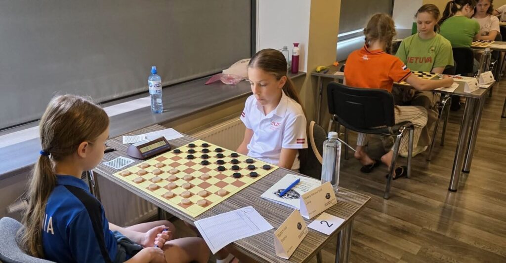 Rīgas Bolderājas Jaunās pamatskolas audzēkņiem panākumi Eiropas čempionātā 100 lauciņu dambretē