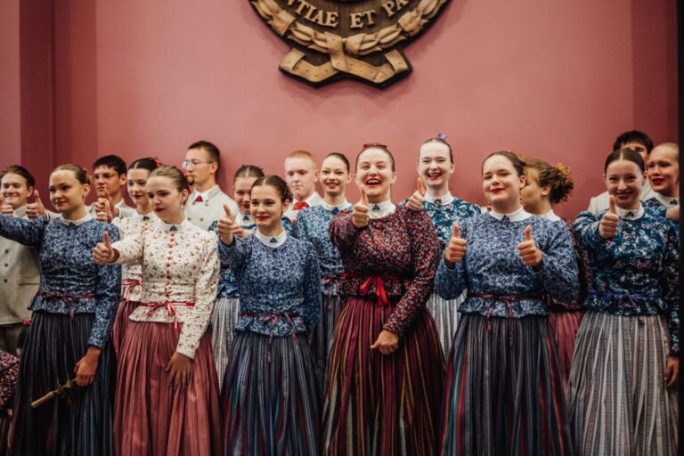 Aicina jaukto koru diriģentus uz repertuāra apguves semināru