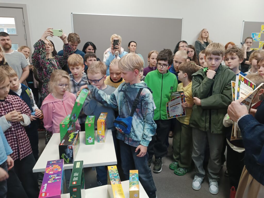 Noslēdzies Rīgas bērnu un skolēnu LEGO konstruktoru radošais konkurss „Piedzīvojums kosmosā"